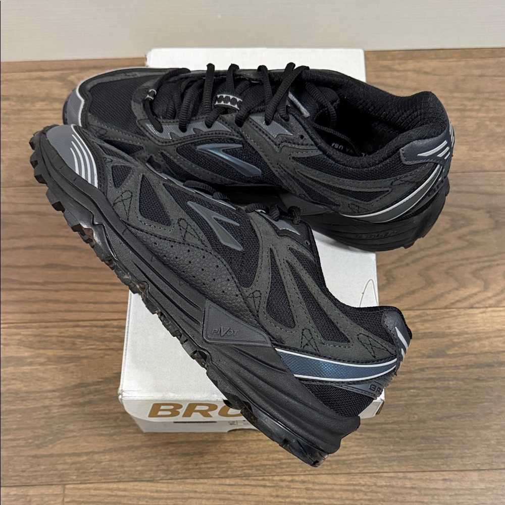 Brooks cascadia 1 Black Trail Running Shoes size 10.5